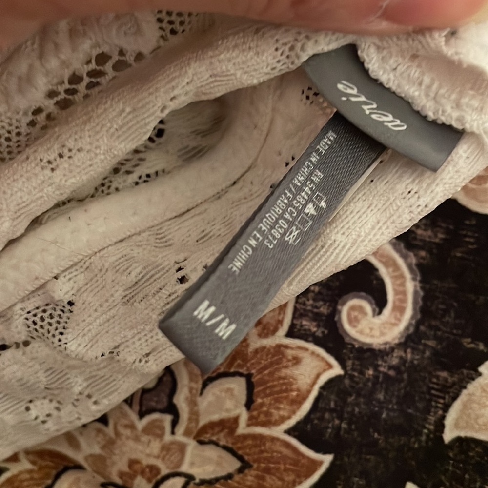 Offwhite Lacey halter bralette - Picture 4 of 7